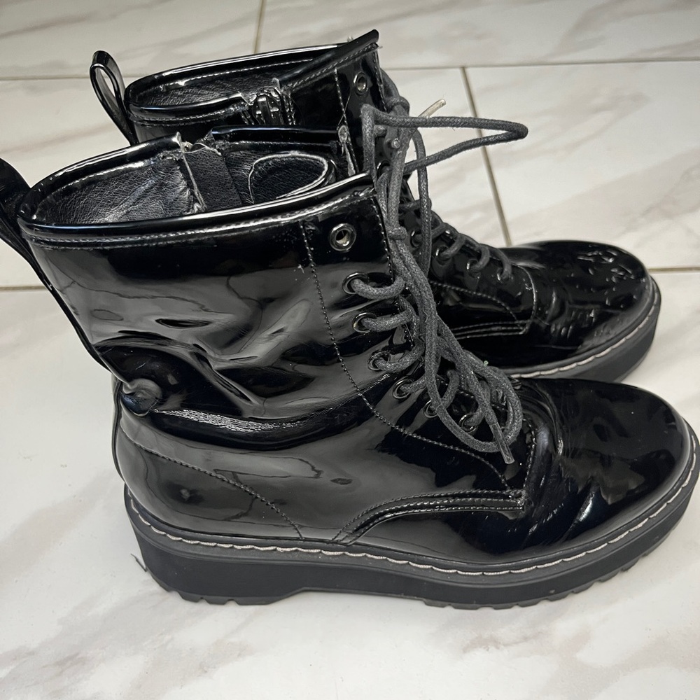 Steve Madden Bettyy1 Black Patent Women's Betty Combat Boot (USED) Size 10 - Picture 7 of 11